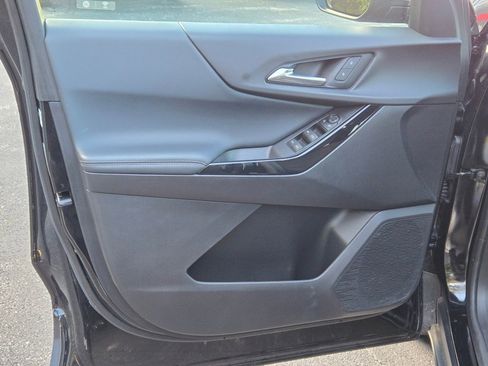 Used 2025 Chevrolet Equinox LT image 18