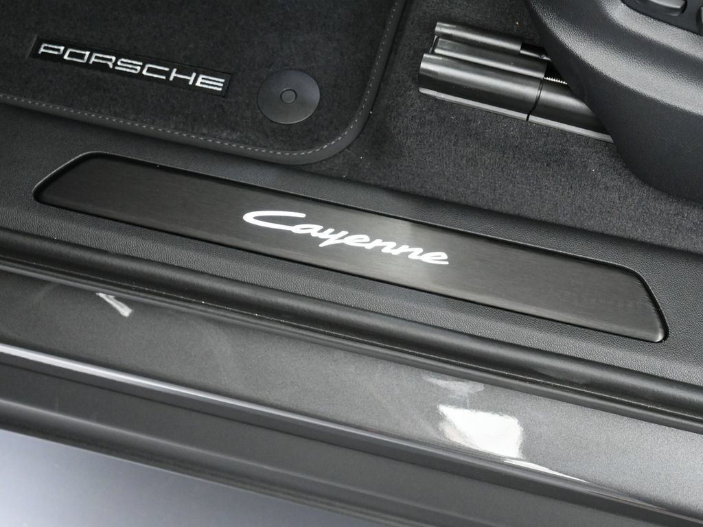 Certified 2026 Porsche Cayenne AWD/4WD image 16