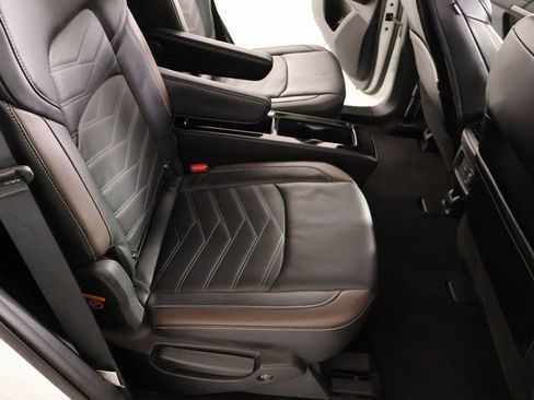 Used 2024 Nissan Pathfinder Platinum image 17