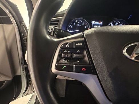 Used 2017 Hyundai Elantra Limited w/ Limited Tech Package 04 FWD image 33