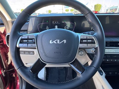 Used 2024 Kia Telluride EX w/ EX Captain's Chair Package FWD image 23