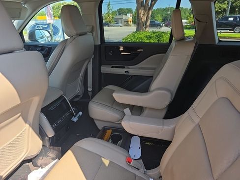 Used 2022 Lincoln Aviator Reserve w/ Elements Package Plus RWD image 10