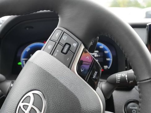Used 2026 Toyota Camry XSE FWD image 25