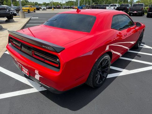 Used 2015 Dodge Challenger SRT Hellcat RWD image 4