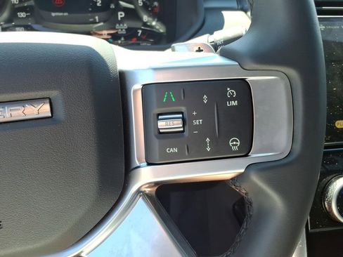 Used 2025 Land Rover Discovery Dynamic SE image 21