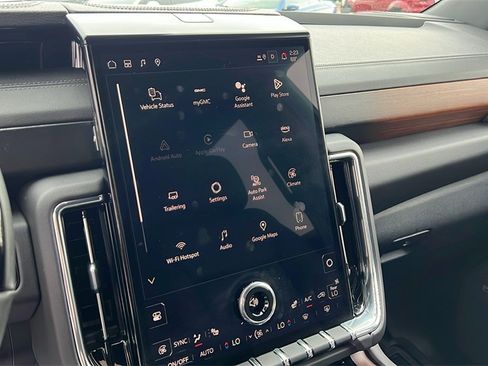 Used 2025 GMC Yukon Denali image 24