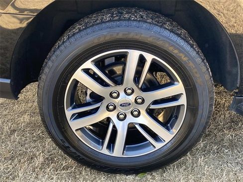 Certified 2024 Ford Expedition Limited image 3