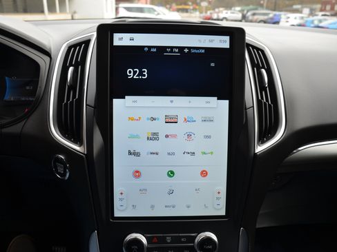 Used 2024 Ford Edge Titanium image 10