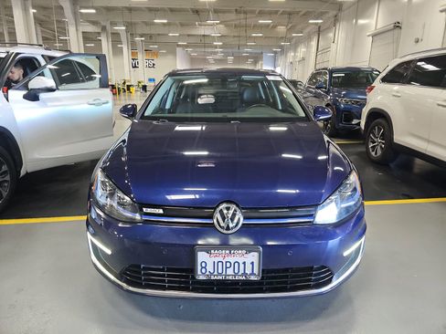 Used 2017 Volkswagen e-Golf SEL Premium image 2