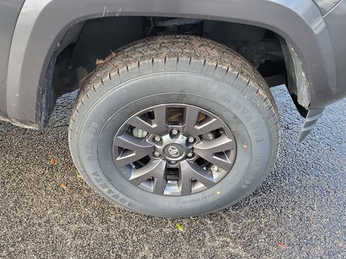 Used 2020 Toyota Tacoma SR5 image 38