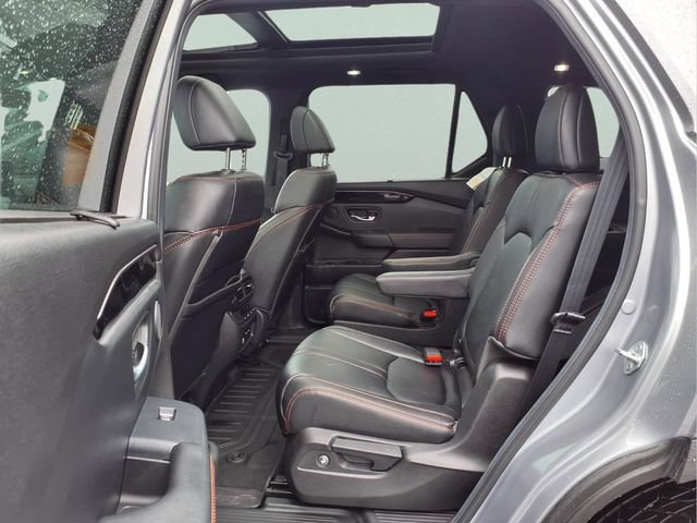 Used 2025 Honda Pilot TrailSport image 13