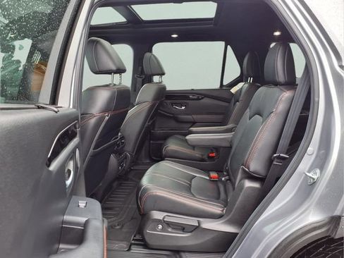 Used 2025 Honda Pilot TrailSport image 13