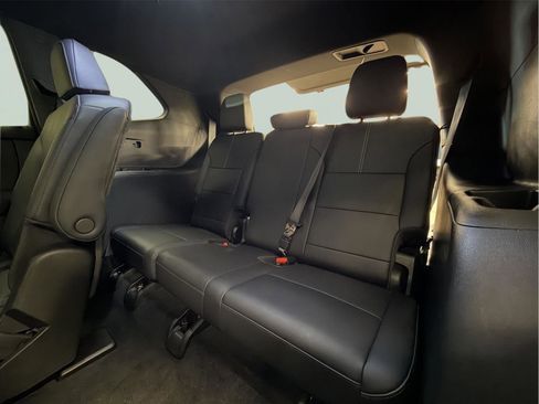 Used 2024 GMC Acadia Elevation image 30