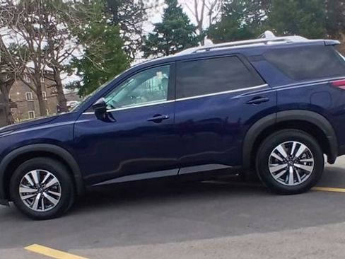 Used 2023 Nissan Pathfinder SL image 8