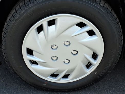 Used 2019 Nissan Versa Note SV FWD image 13