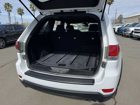 Used 2017 Jeep Grand Cherokee Laredo image 18