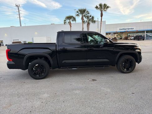 Used 2022 Toyota Tundra SR5 w/ SR5 Convenience Package image 6