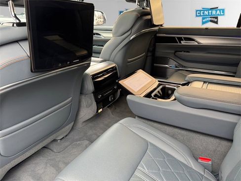 Used 2022 Jeep Grand Wagoneer Series III w/ Rear Seat Video Group 1 image 9