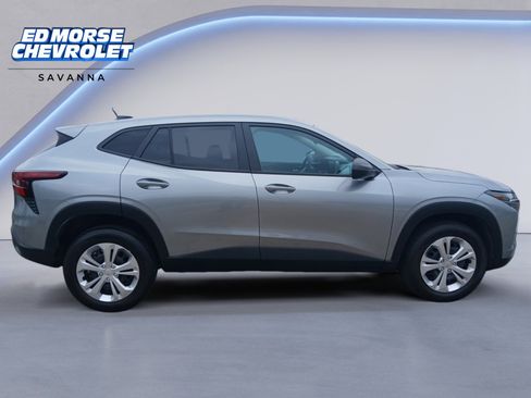Used 2024 Chevrolet Trax LS w/ Driver Confidence Package FWD image 6