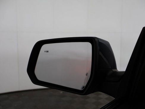 Used 2023 Chevrolet Traverse LT w/ Rear Camera Mirror Package image 39