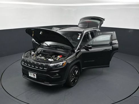 Used 2026 Jeep Compass Latitude AWD/4WD image 26