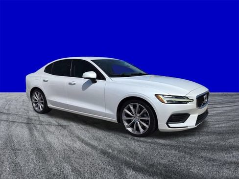Used 2019 Volvo S60 T5 Momentum w/ Premium Package FWD image 2