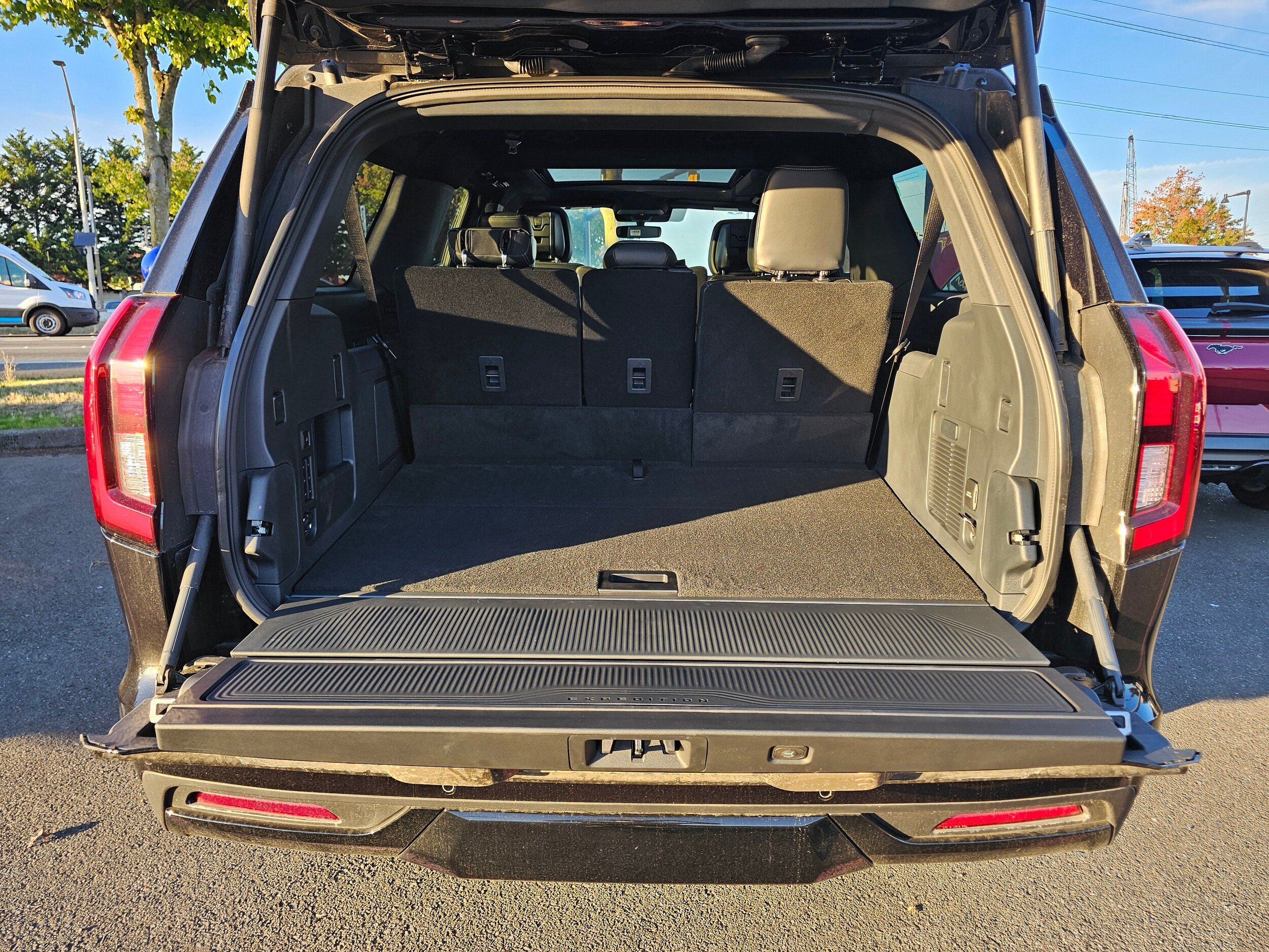 New 2026 Ford Expedition Max Platinum w/ Stealth Performance Package AWD/4WD image 9