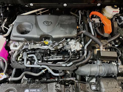 Used 2025 Toyota RAV4 SE w/ Convenience Package AWD/4WD image 31