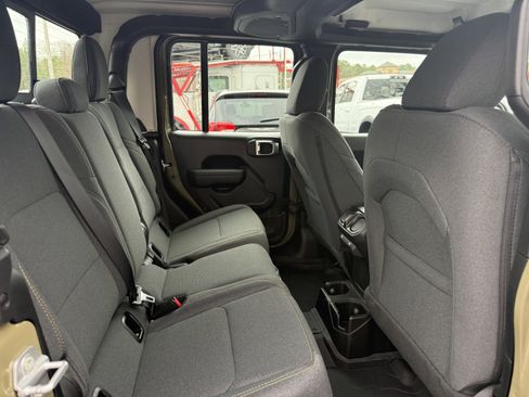 New 2026 Jeep Gladiator Sport AWD/4WD image 17