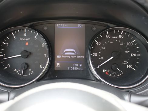 Used 2020 Nissan Rogue SV w/ Premium Package image 24