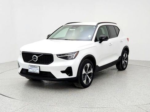 Certified 2024 Volvo XC40 B5 Core image 1