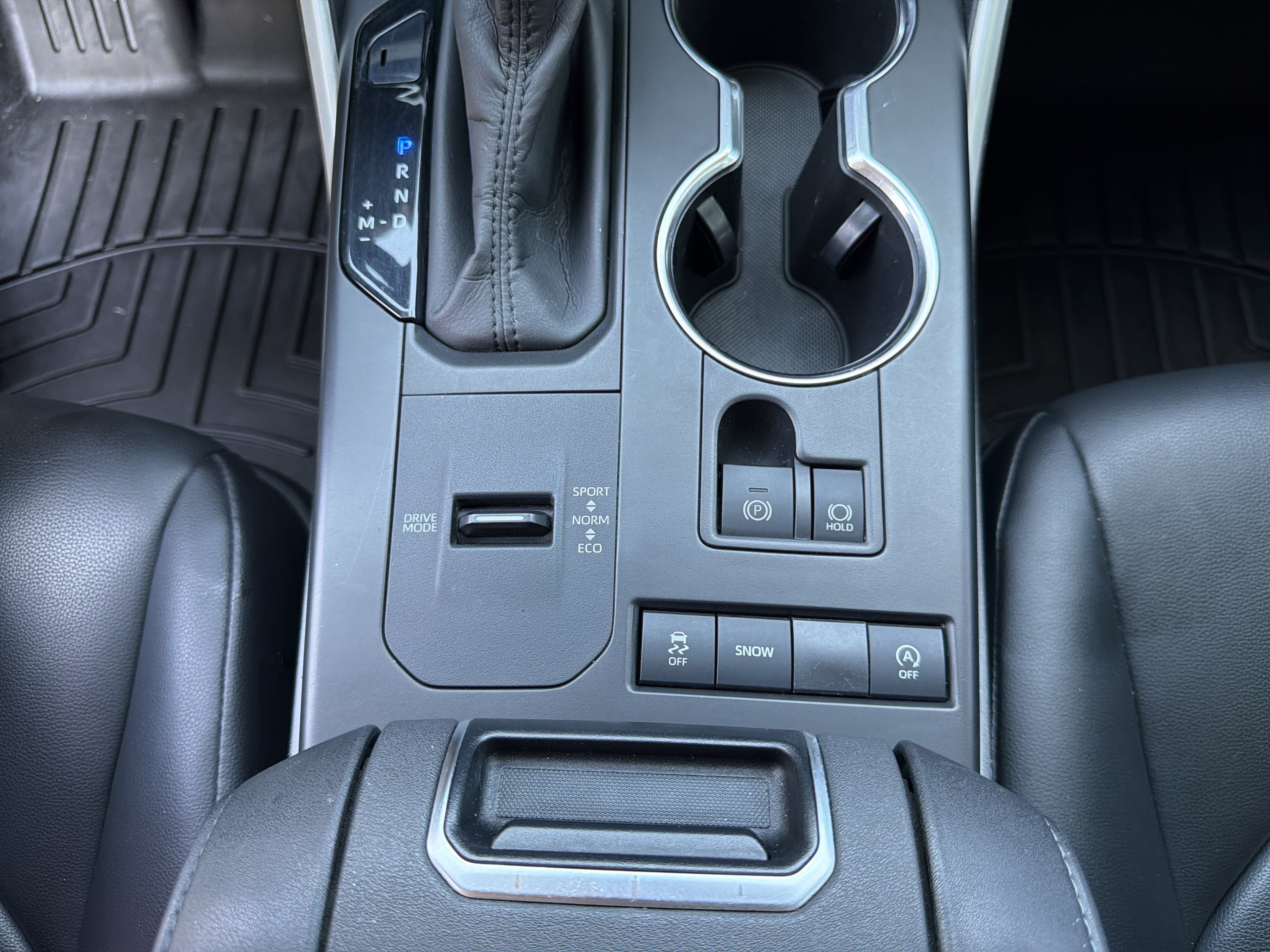 Used 2020 Toyota Highlander XLE FWD image 34