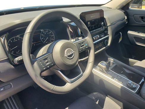 New 2025 Nissan Pathfinder SV w/ SV Premium Package image 17