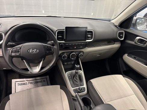 Used 2025 Hyundai Venue SEL image 22