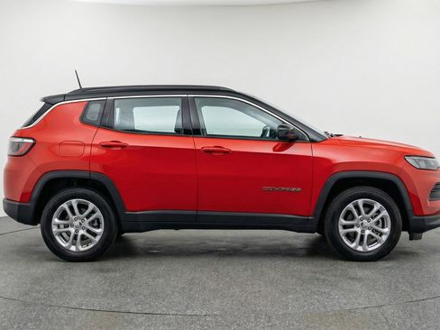 Used 2025 Jeep Compass Limited AWD/4WD image 11