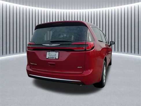 New 2026 Chrysler Pacifica Select image 8