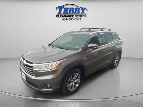 Used 2014 Toyota Highlander XLE image 3