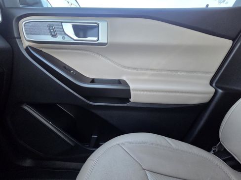 Used 2020 Ford Explorer Limited w/ Class III Trailer Tow Package image 15