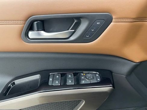 Used 2022 Nissan Pathfinder Platinum w/ Cargo Package image 12