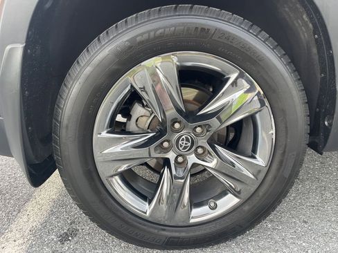 Used 2018 Toyota Highlander Limited Platinum image 11