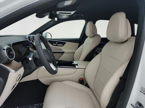 Used 2025 Mercedes-Benz GLC 300 image 17