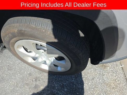 Used 2020 Toyota RAV4 LE AWD/4WD image 10