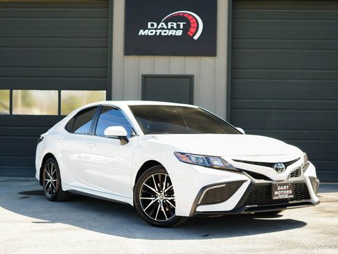 Used 2023 Toyota Camry SE image 1
