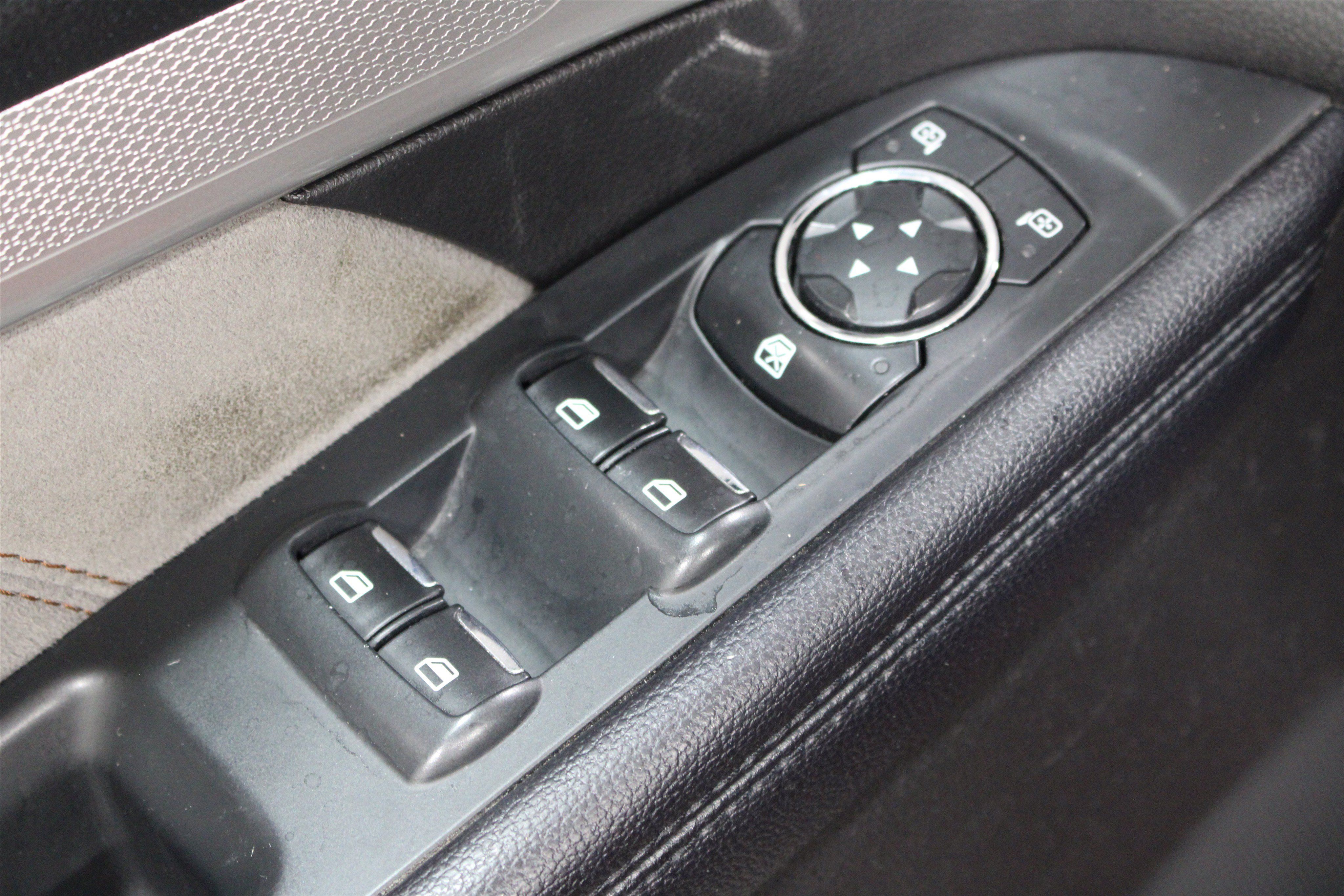 Used 2017 Ford Explorer XLT w/ Equipment Group 202A FWD image 7