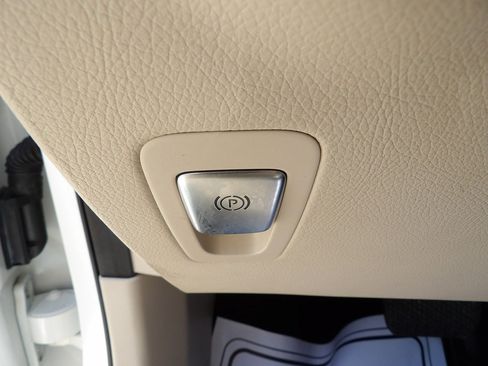 Used 2018 Mercedes-Benz GLC 300 GLC300 4MATIC image 14