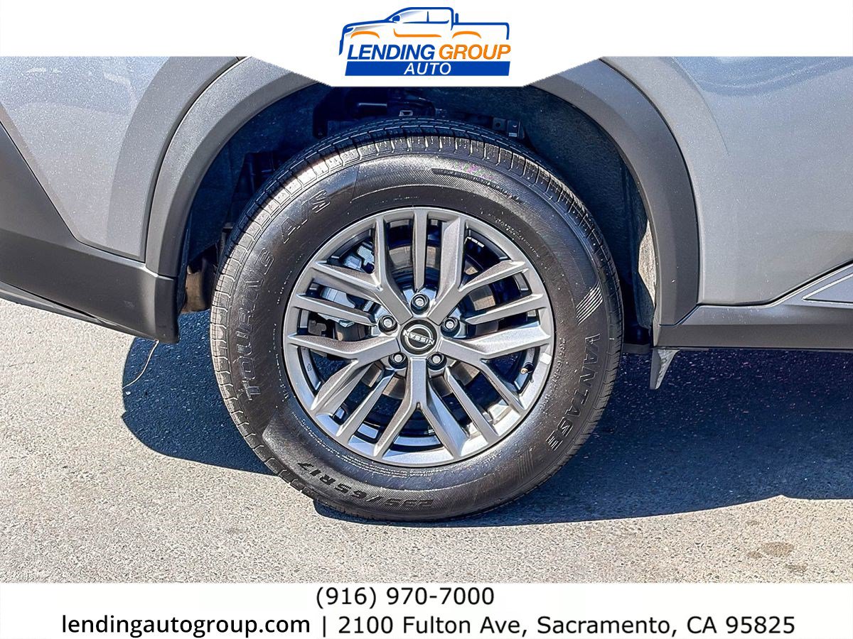 Used 2023 Nissan Rogue S AWD/4WD image 10