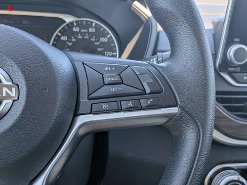 Used 2025 Nissan Altima 2.5 SV FWD image 23