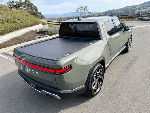 Used 2022 Rivian R1T Launch Edition image 16