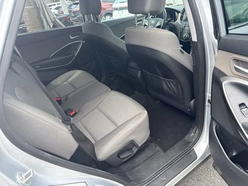 Used 2018 Hyundai Santa Fe SE FWD image 19