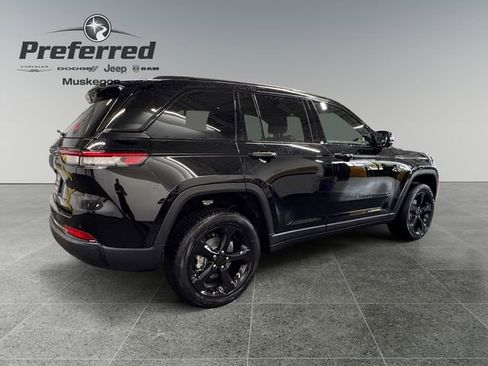 New 2025 Jeep Grand Cherokee Altitude AWD/4WD image 16